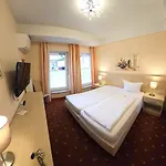 Hotel Altes Weinhaus 3*