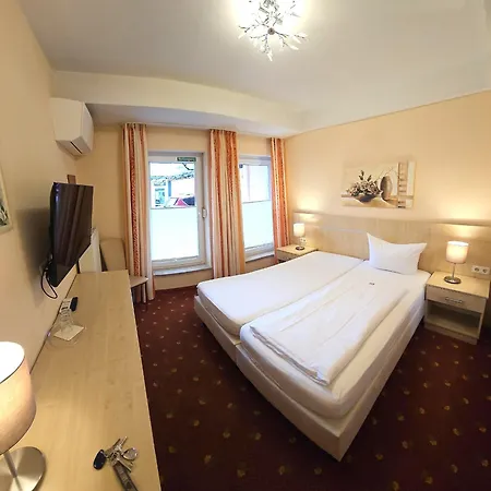 Hotel Altes Weinhaus 3*